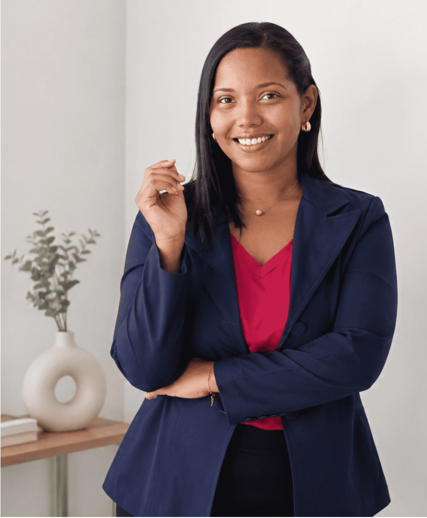Elvy Leydy Cervantes, consultora estratégica especializada en soluciones integrales de marketing 360 para marcas comerciales y personales.
